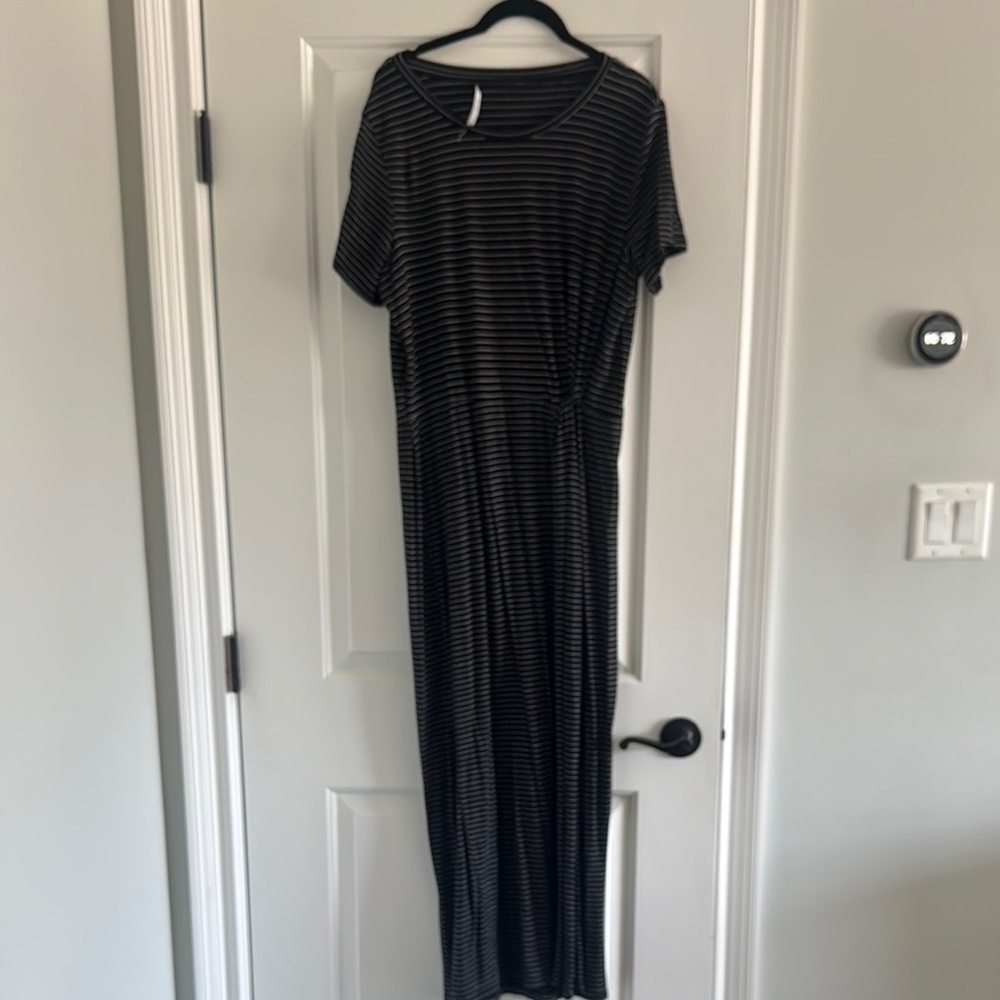 Vero Moda Black Maxi Dress with Crew Neck and Short Sleeves